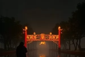 《夜行书目》封面,夜灯下摊开的书目清单