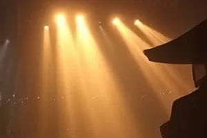 《归零录音》封面,录音波形被拉平归零的界面
